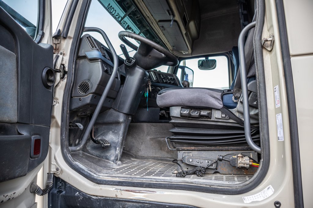 VOLVO FH 400-E5+HYDR. 2008 E60835 FH 400-E5+HYDR. 2008 1 image 7