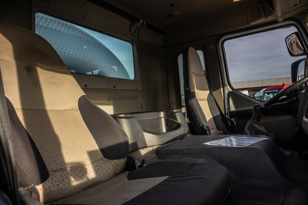 RENAULT KERAX 380+MAGYAR INOX 11000L/3COMP./MELK/LAIT/MILCH 2012 E61448 Renault KERAX 380+MAGYAR INOX 11000L/3COMP./MELK/L...