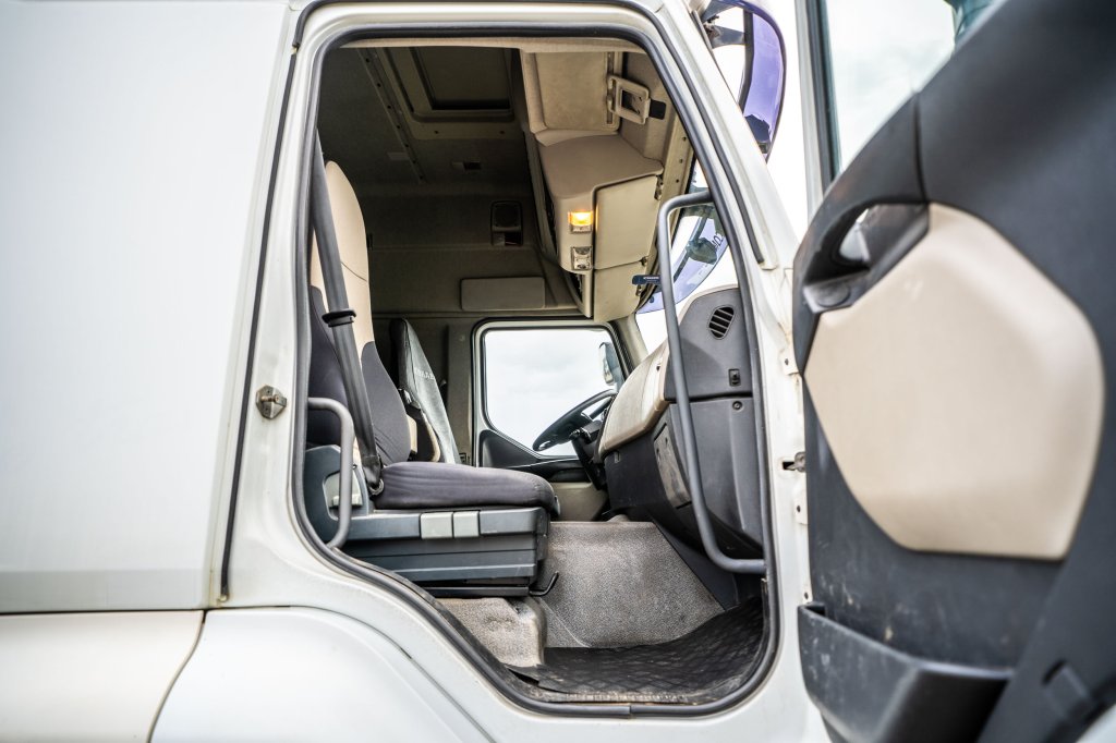 RENAULT LANDER 460 DXI -6X2+10 pneus/tires+INTARDER 2011 E63452 Renault LANDER 460 DXI -6X2+10 pneus/tires+INTARDER 2011 1...