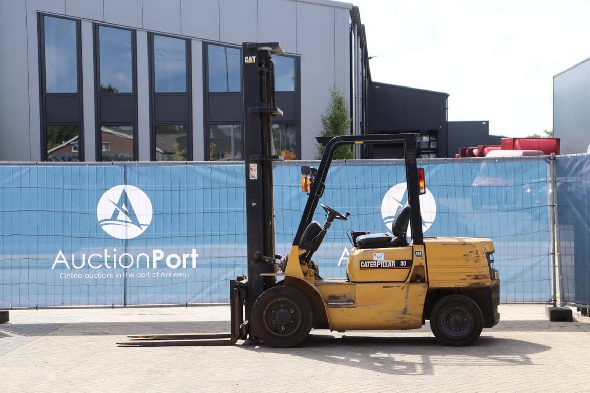 Forklift Caterpillar DP30 Diesel 3000kg 5.0m 1997 1997 DP30 1997 1 Forklift image 2