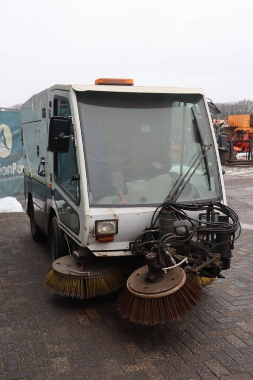 Tennant A60 Diesel Sweeper 2006 2008 A60 2008 1 image 7