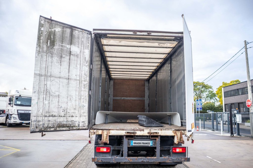 VOLVO FM 330-6x2-E5+10 pneus/tires+intarder 2010 E62660 FM 330-6x2-E5+10 pneus/tires+intarder 2010 1 image 5