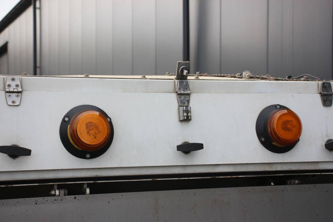 Tennant A60 Diesel Sweeper 2008 2008 A60 2008 1 image 15