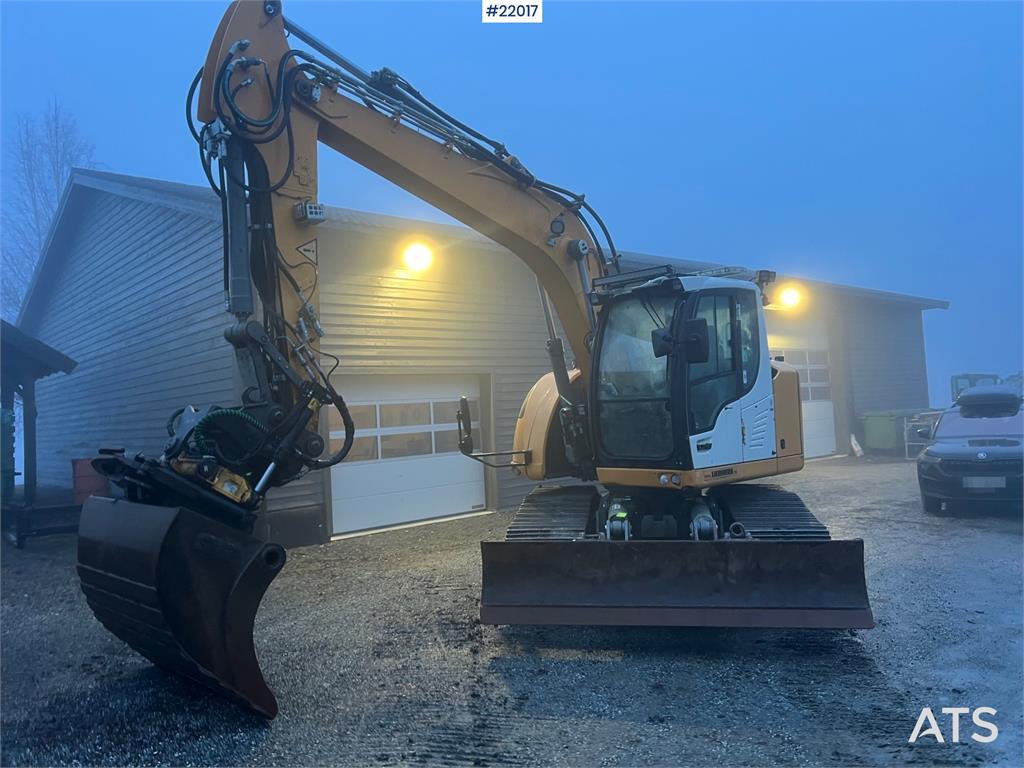 Liebherr R914 k STD excavator w/ rototilt, sanding bucket a 2018 22017 R914 k STD excavator w/ rototilt, sanding bucket a ...
