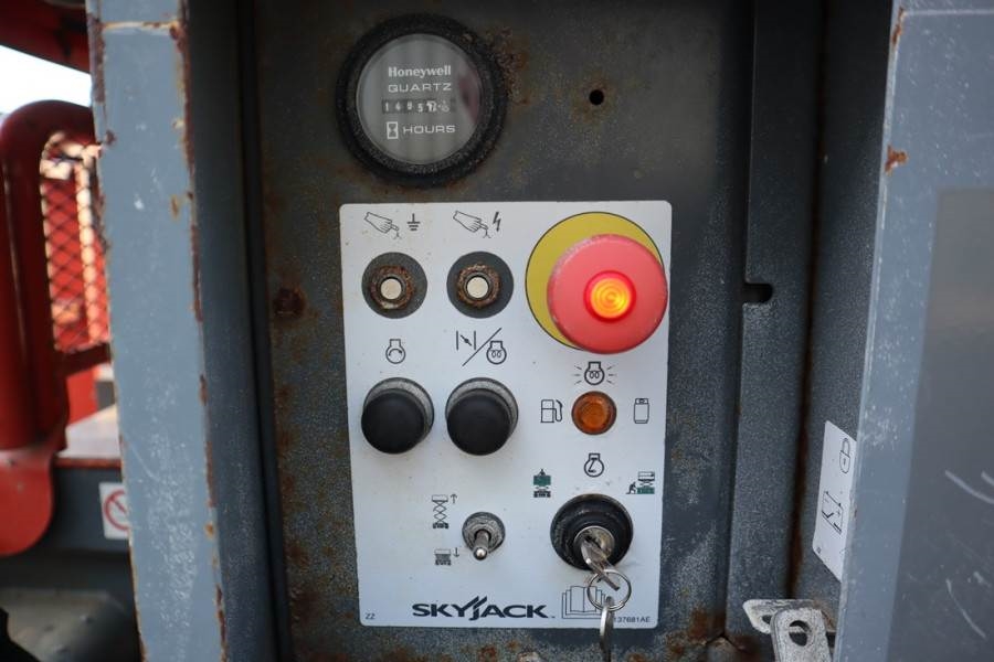SkyJack SJ6826 Diesel, 4x4 Drive, 10m Working Height, 567k 2014 SKYJACK - SJ6826 - 62024 SJ6826 Diesel, 4x4 Drive, 10m Wor...