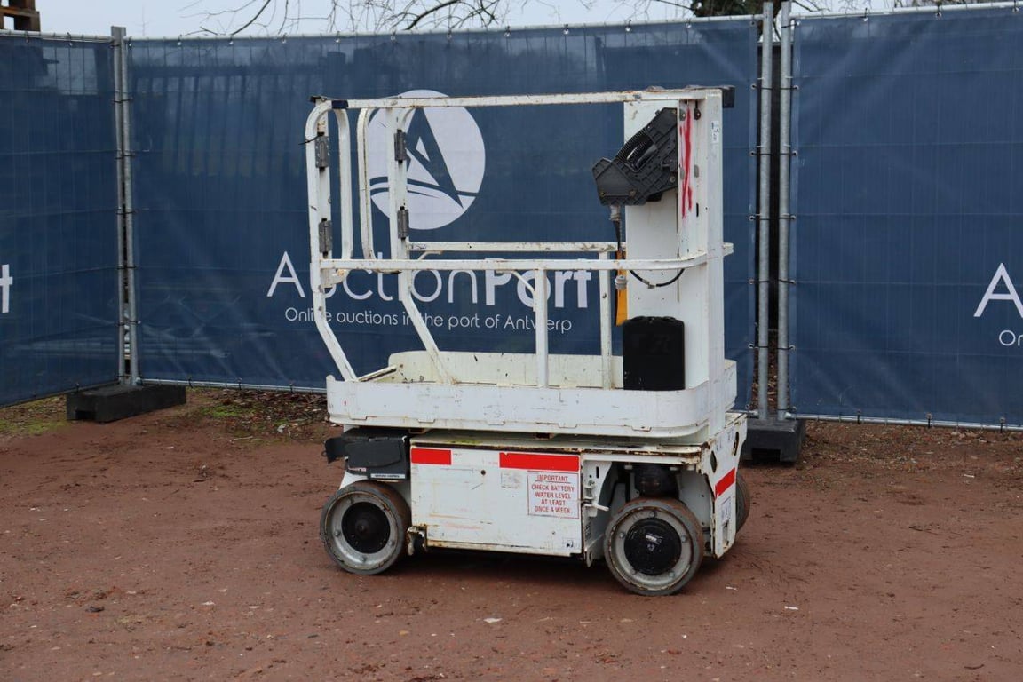 JLG 1230ES Electric Mast Lift 5.66m 2013 2013 1230ES 2013 1 image 3