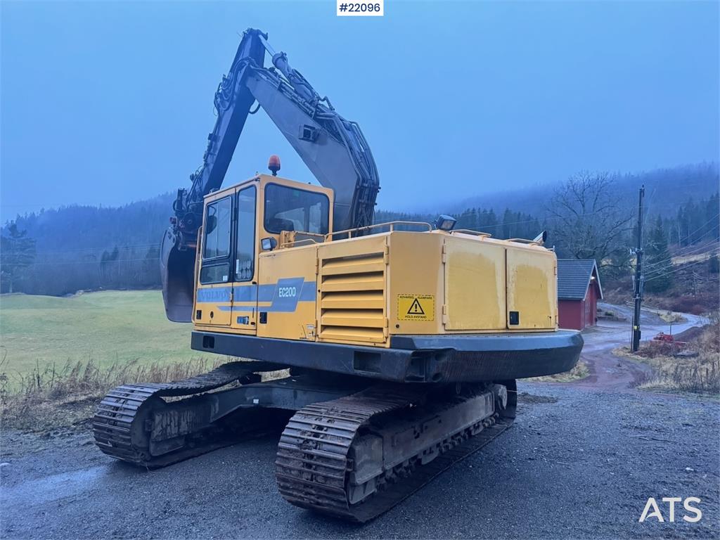Volvo EC200 crawler excavator with rototilt and narrow b 1998 22096 EC200 crawler excavator with rototilt and narrow b 199...