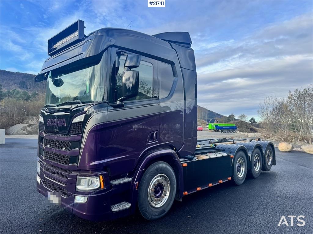 Scania R580 Tridem Hooklift w/ Crane hydraulics. Freshly 2018 21741 R580 Tridem Hooklift w/ Crane hydraulics. Freshly 2018...