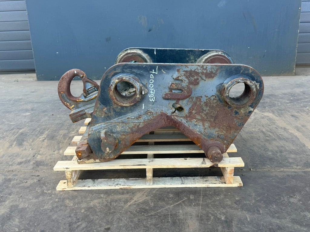 Hydraulic quick coupler CW30 excavator 70001793 Hydraulic quick coupler CW30 excavator 1 image 2