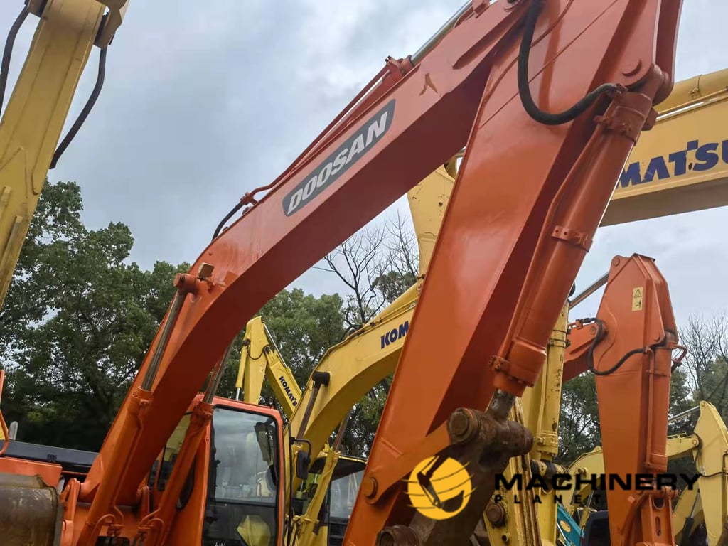 DOOSAN DH300LC-7 Used Crawler Excavator Hot Sale DH300LC-7 2019 1 Crawler Excavators image 3