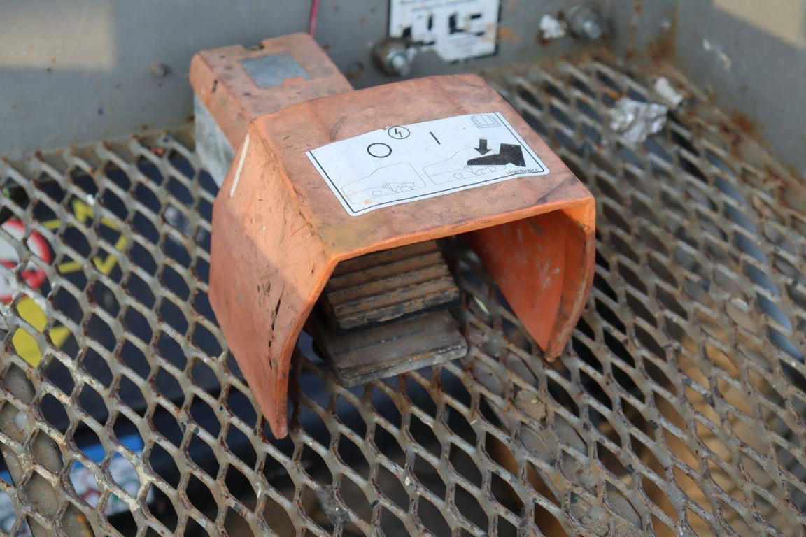 Articulating boom lift Niftylift HR12NDE Diesel 12m 2014 2014 Niftylift HR12NDE 2014 1 image 13