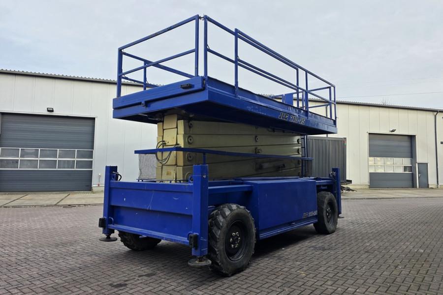 JLG 210-25 Diesel, 4x4 Drive, 23m Working Height, 1000 2008 JLG - 210-25 - 90378 210-25 Diesel, 4x4 Drive, 23m Working Hei...