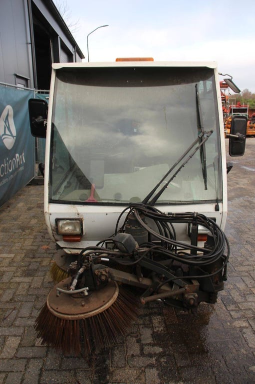 Tennant A60 Diesel Sweeper 2008 2008 A60 2008 1 image 7