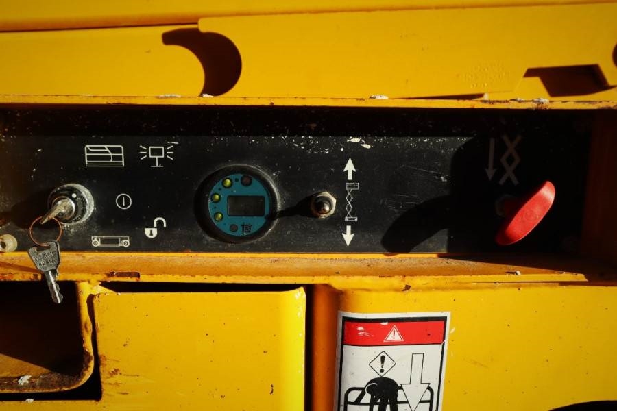 Haulotte Compact 10 Electric, 10m Working Height, 450kg Cap 2011 HAULOTTE - Compact 10 - 61861 Compact 10 Electric, 10m Wo...