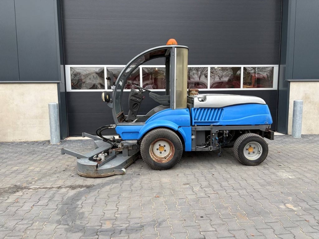 Vandy Diesel Riding Mower 2007 2007 Vandy 2007 1 image 2