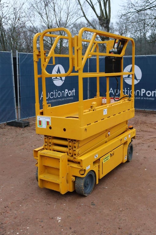 Scissor lift Haulotte OPTILUM 8 Electric 8m 2014 2014 OPTILUM 8 2014 1 Scissor Lifts image 9
