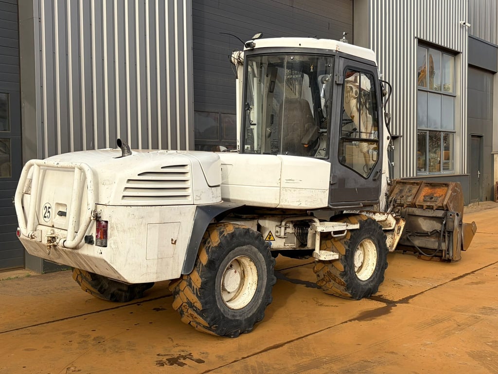 Mecalac 12MTX incl. 5 x bucket 2013 00033692 Mecalac 12MTX incl. 5 x bucket 2013 1 image 5