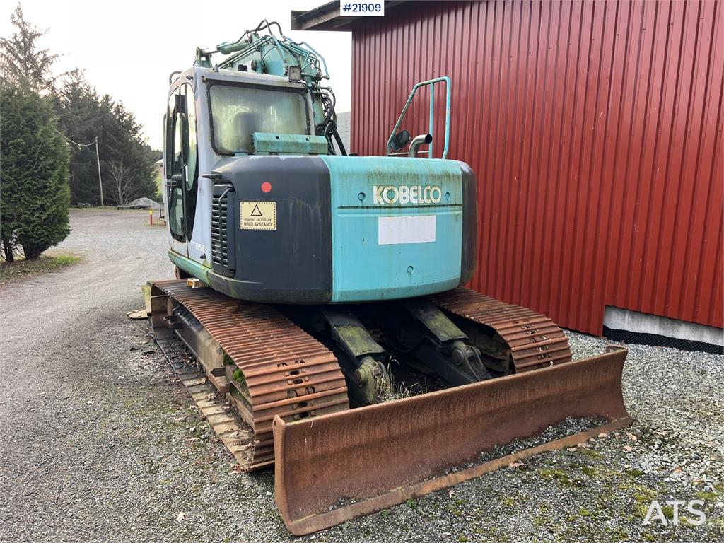 Kobelco sk135SRLC w/ sanding bucket and digging bucket 1999 21909 sk135SRLC w/ sanding bucket and digging bucket 1999 1 Cr...