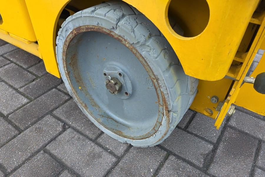 Haulotte Compact 8 Electric, 8.2m Working Height, 350kg Cap 2011 HAULOTTE - Compact 8 - 61869 Compact 8 Electric, 8.2m Wor...
