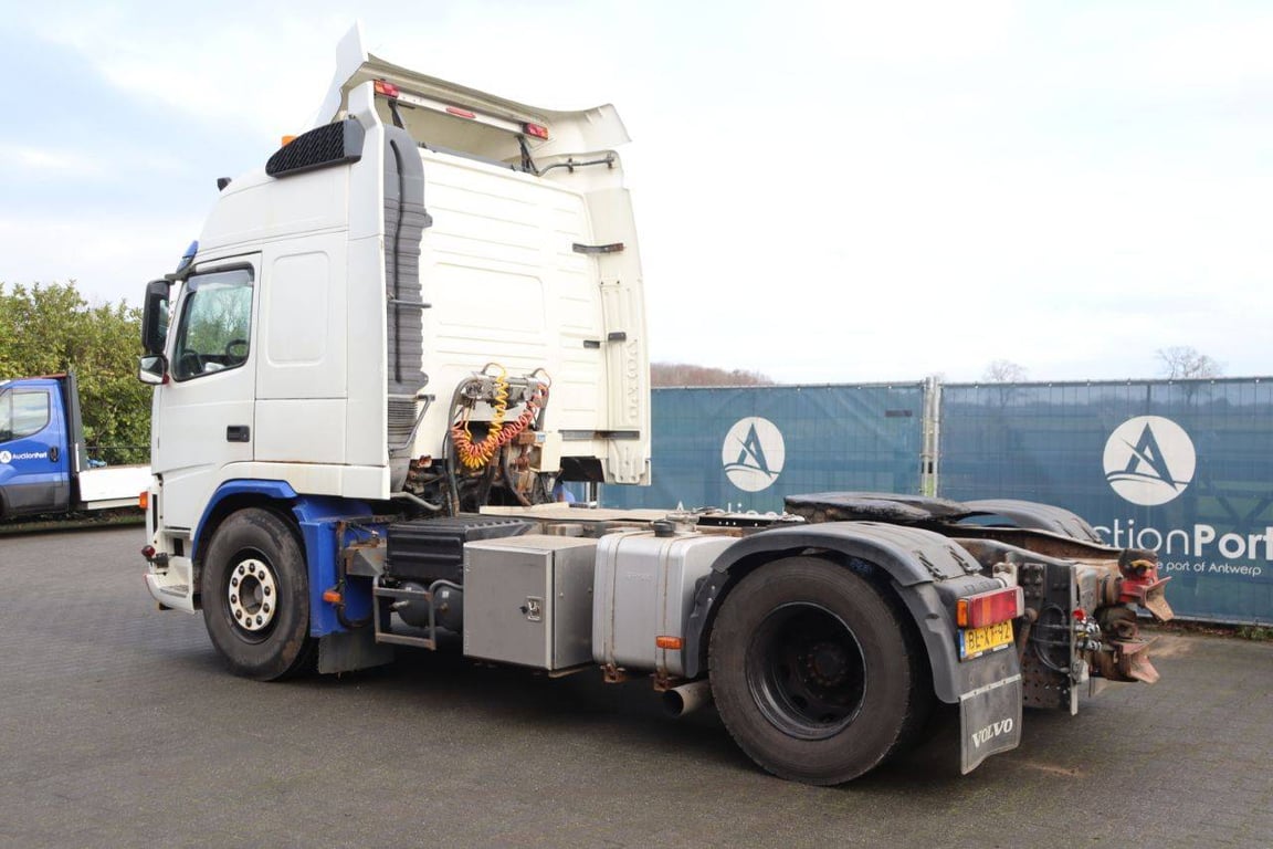 Chassis Cabin Volvo FM9 4X2T FAL6.7 RAD-A4 Diesel 2002 2002 FM9 4X2T FAL6.7 RAD-A4 2002 1 image 3