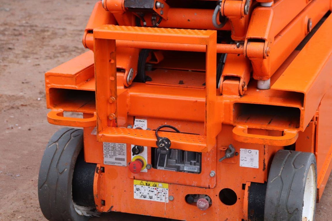 Scissor Lift Skyjack SJ3219 Electric 7.8m 2015 2015 SJ3219 2015 1 Scissor Lifts image 11