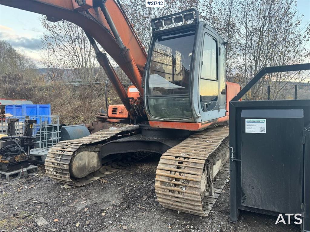 Hitachi EX165 Tracked Excavator with 2 Buckets 1998 21742 EX165 Tracked Excavator with 2 Buckets 1998 1 Crawler Excavators...