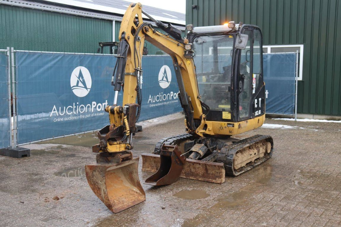 Mini excavator Caterpillar 302.4D Diesel 13kW 2016 2016 302.4D 2016 1 image 9