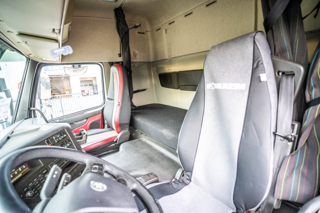 VOLVO FMX 460 GLOB + HYDR 2017 E64856 FMX 460 GLOB + HYDR 2017 1 image 9