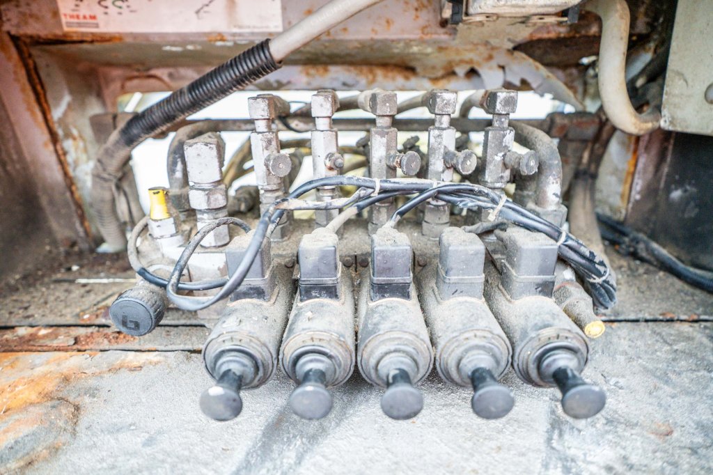 MAN TGS 32.360 BB+LIEBHERR+THEAM BG12 (band/tapis) 2010 E64876 TGS 32.360 BB+LIEBHERR+THEAM BG12 (band/tapis) 2010 1 image 15