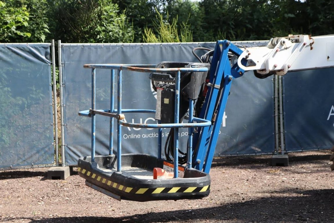 Articulating boom lift Niftylift HR21D 4x4 Diesel 20.8m 2010 2010 Niftylift HR21D 4x4 2010 1 image 10