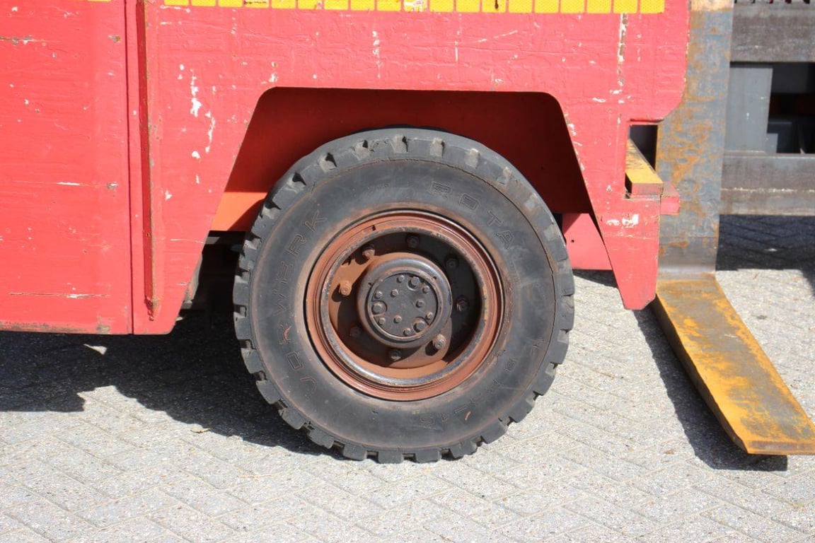 Side loader Kalmar DFQ50/14/40 Diesel 5000kg 4m DFQ50/14/40 1 Side loaders image 8