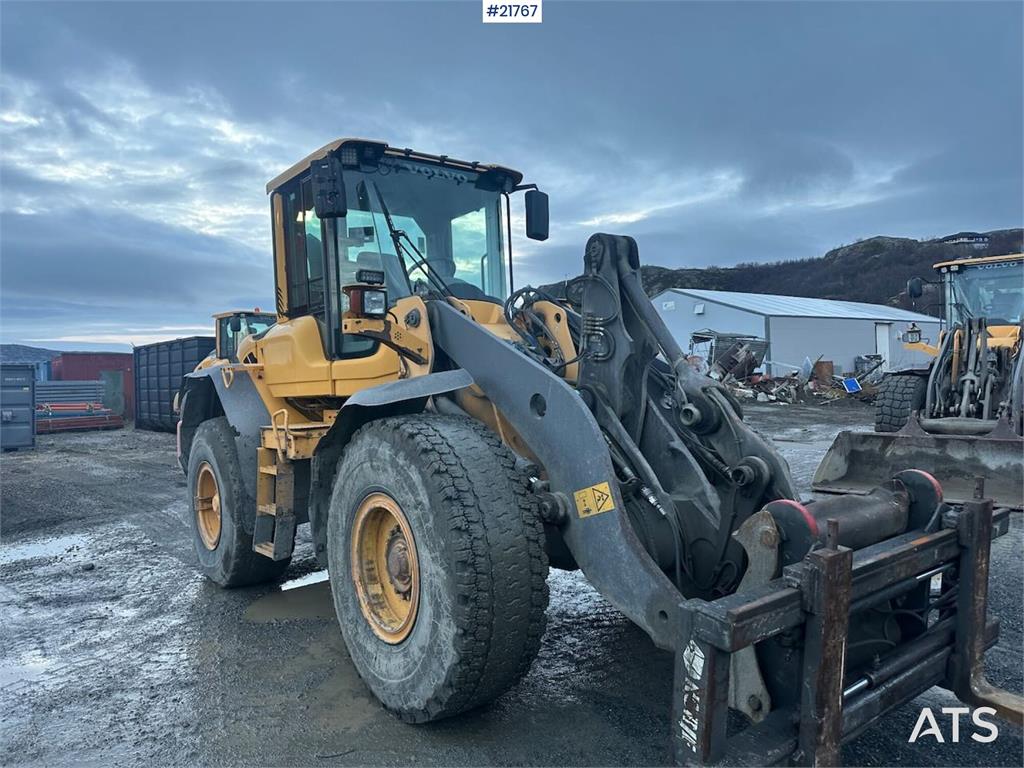 Volvo L90F wheel loader w/ Volvo gravel bucket. WATCH VI 2011 21767 L90F wheel loader w/ Volvo gravel bucket. WATCH VI 201...
