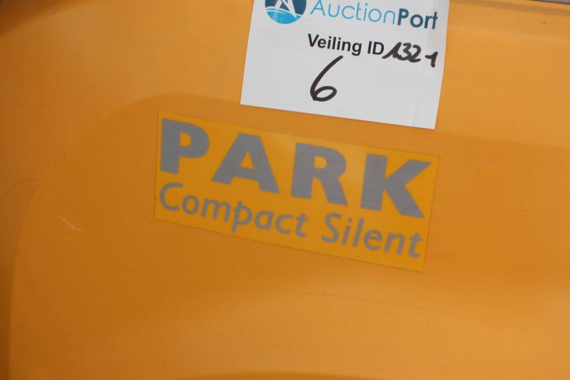 Stiga Park P901 Petrol 12.5hp 2013 Riding Mower with Leaf Blower 2013 Stiga Park P901 2013 1 image 11