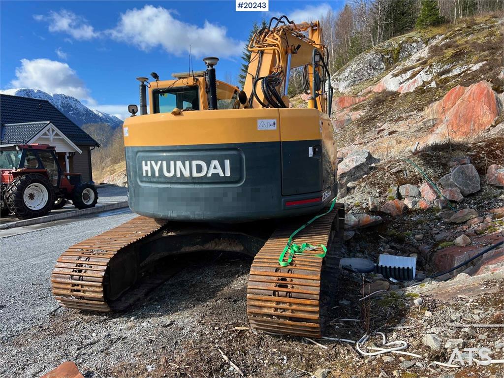 Hyundai Robex 235 LCR-9 w/ Excavator bucket and gps 2012 20243 Robex 235 LCR-9 w/ Excavator bucket and gps 2012 1 Crawler ...
