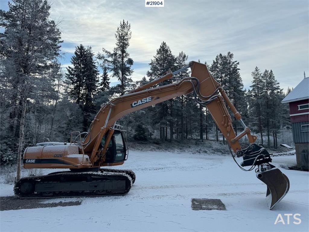 CASE CX210 Tracked Excavator w/ Grading Bucket WATCH VI 2001 21904 CX210 Tracked Excavator w/ Grading Bucket WATCH VI 2001...