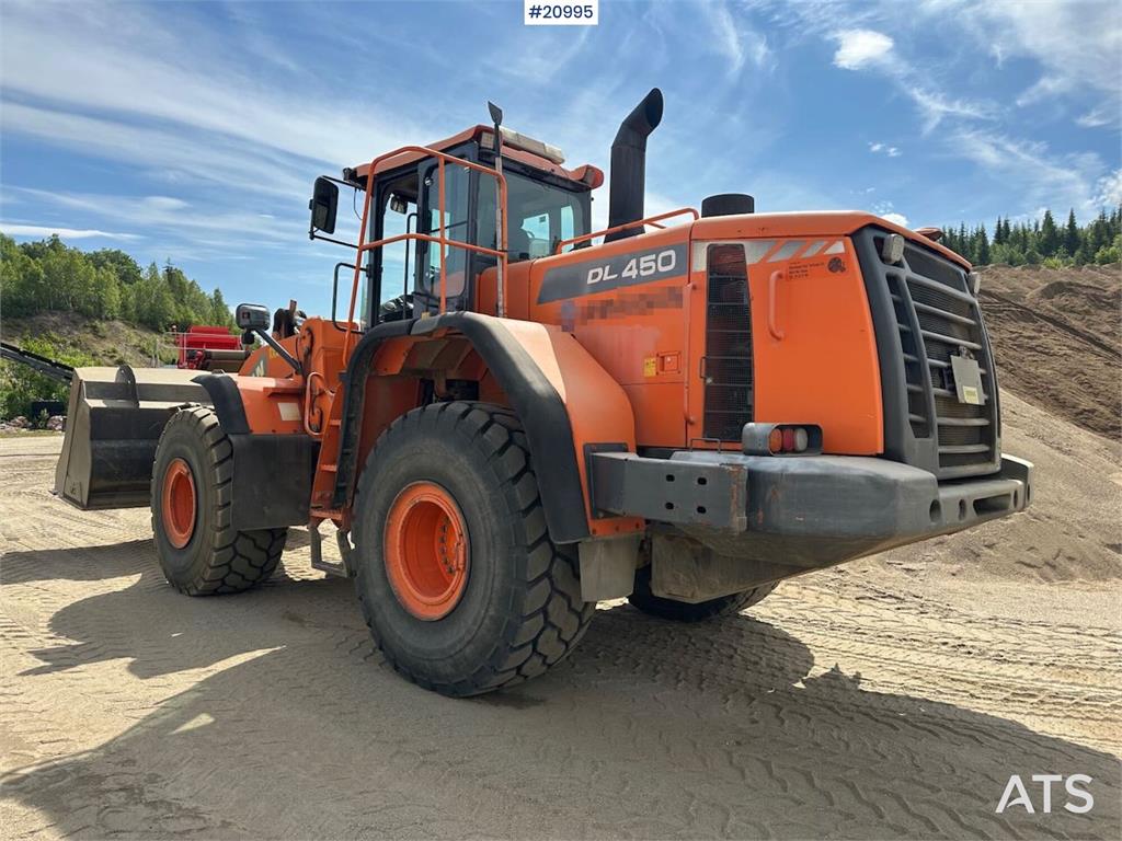 Doosan DL 450-3 wheel loader w/ bucket and scale. WATCH V 2012 20995 DL 450-3 wheel loader w/ bucket and scale. WATCH V 20...