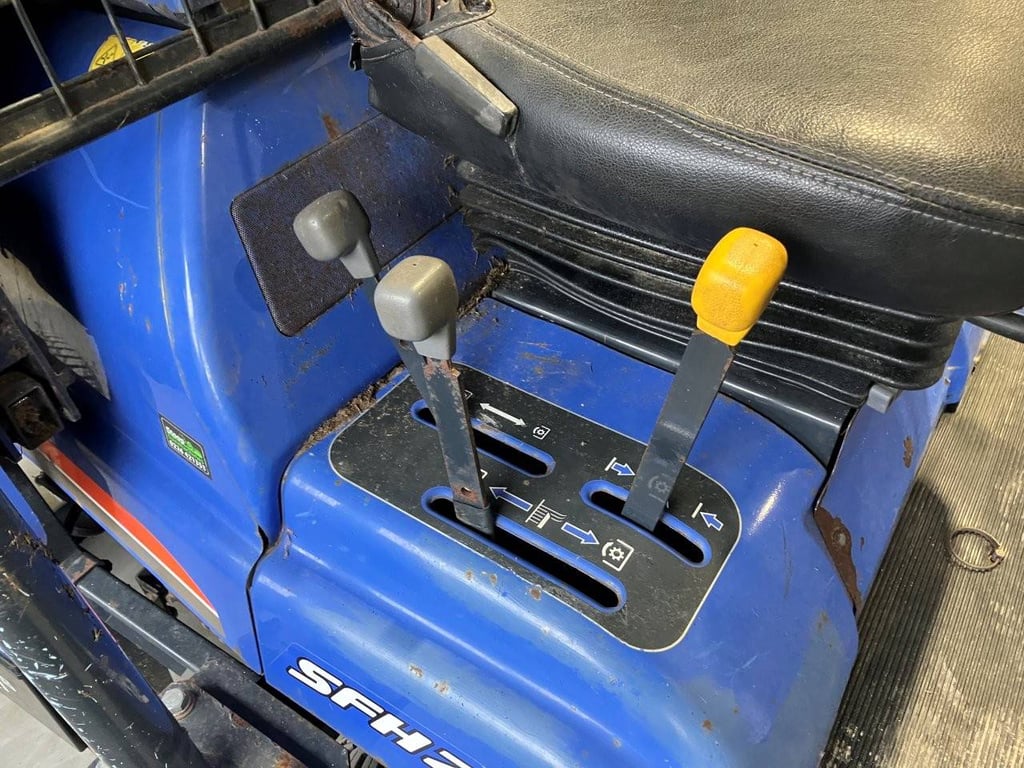 Riding Mower Iseki SFH240F Diesel 2010 2010 Iseki SFH240F 2010 1 image 9