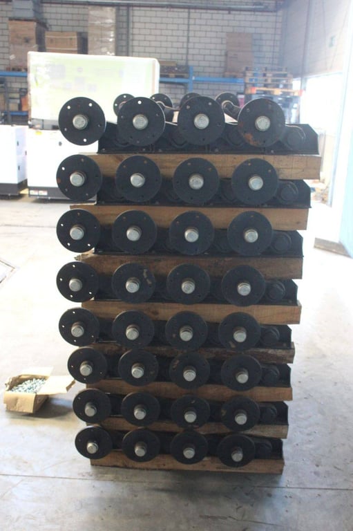 Lot of Wheel Axles Knott 32x with lot of hexagon bolts New Knott GmbH 0 image 4
