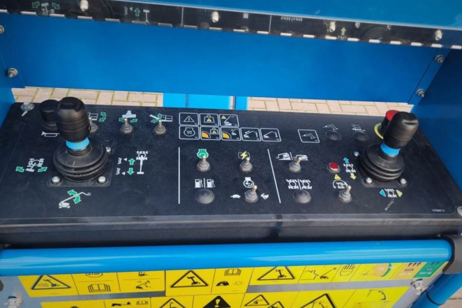 Genie S65XC Trax Valid inspection, *Guarantee! Diesel, 4 2023 GENIE - S65XC Trax - 62291 S65XC Trax Valid inspection, *Gua...