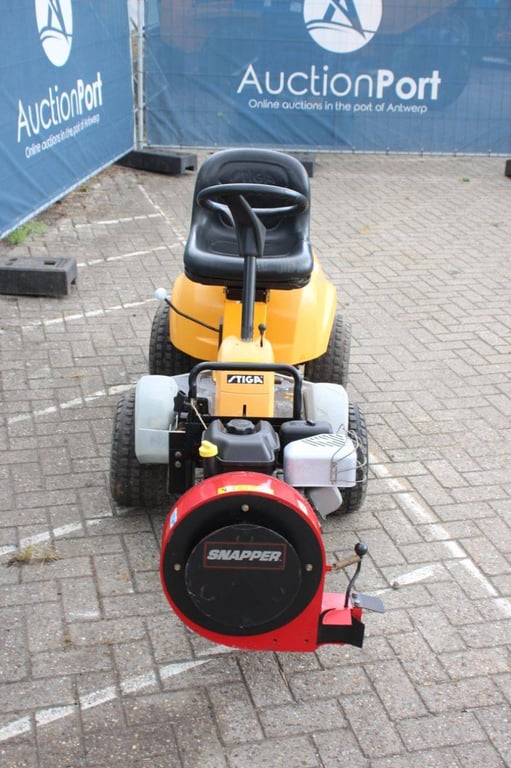 Stiga Park P901 Petrol 12.5hp 2013 Riding Mower with Leaf Blower 2013 Stiga Park P901 2013 1 image 7