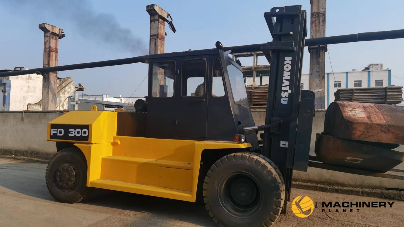 KOMATSU FD300 Forklift 30 Tons Hot sale FD300 2019 1 Forklift image 4