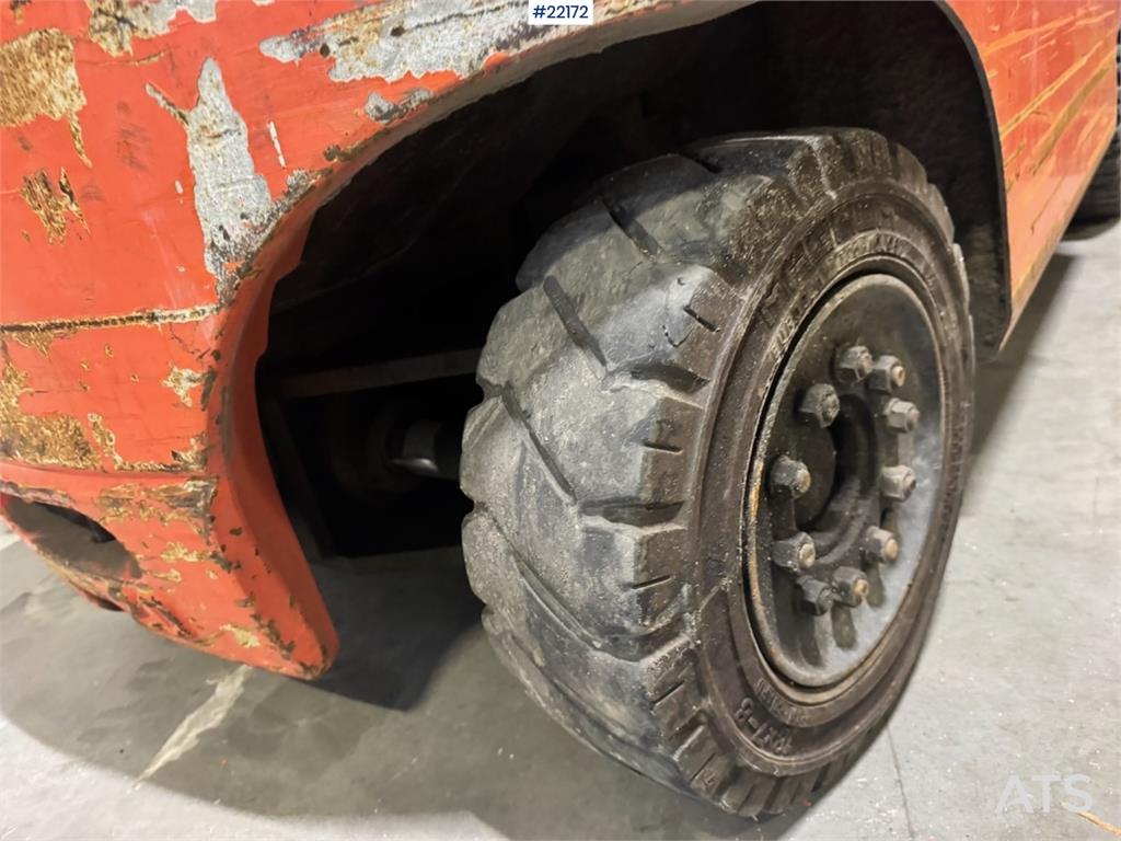 Toyota FBMF20 electric forklift with defective battery. 1997 22172 FBMF20 electric forklift with defective battery. 1997 1...