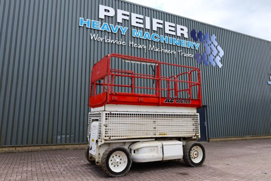 JLG 4069LE Electric, 14.2m Working Height, 360kg Capac 2008 JLG - 4069LE - 90070 4069LE Electric, 14.2m Working Height, 36...