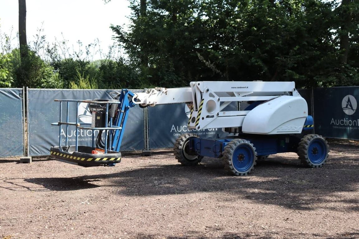 Articulating boom lift Niftylift HR21D 4x4 Diesel 20.8m 2010 2010 Niftylift HR21D 4x4 2010 1 image 9