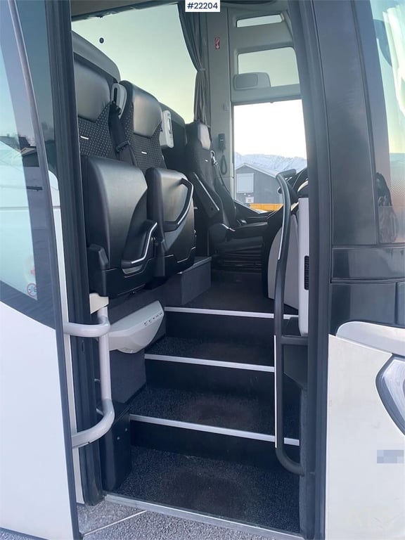 Setra S 515 HD bus w/ 49+2+1 seats, and low km condition 2017 22204 Setra S 515 HD bus w/ 49+2+1 seats, and low km conditi...