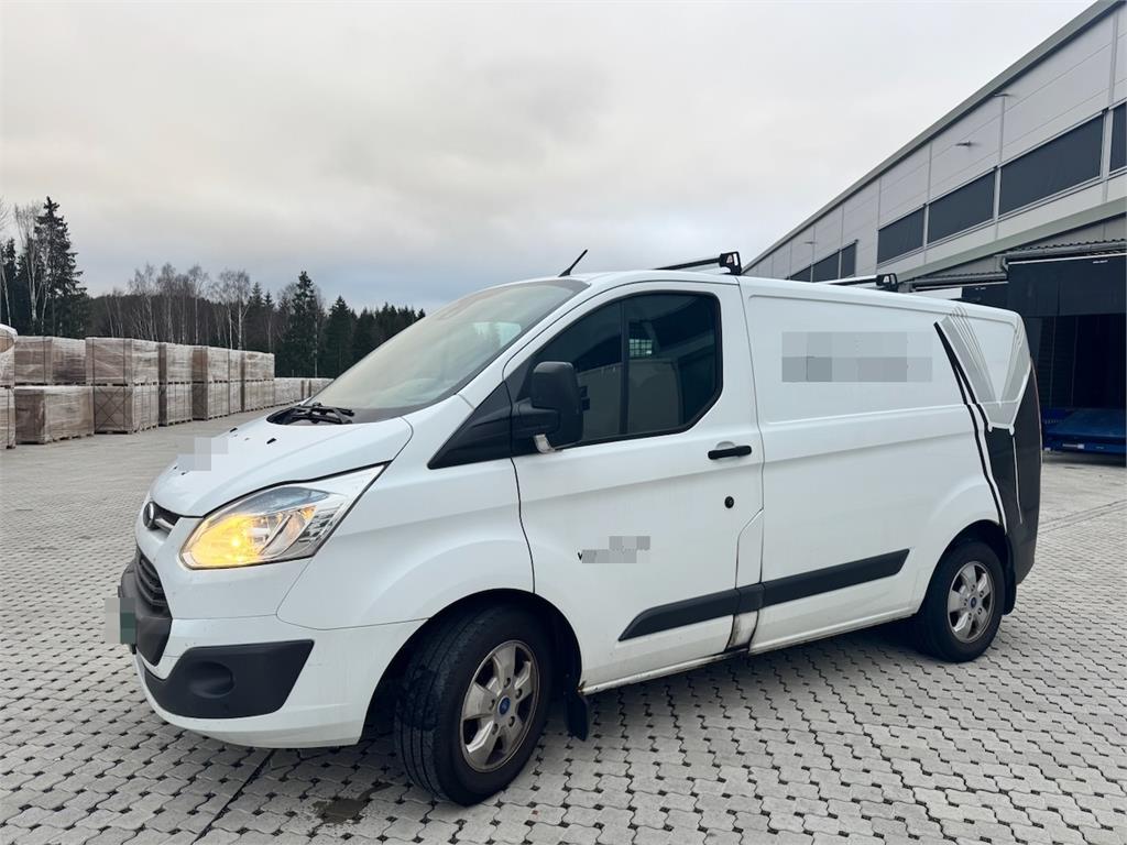 Ford Transit 4x2 Van with 2 Sets of Tires 2016 21813 Transit 4x2 Van with 2 Sets of Tires 2016 1 Closed vans image 2