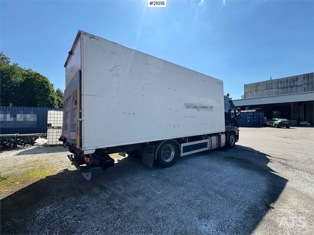 Volvo FM 370 box truck with full side opening! 2012 21018 FM 370 box truck with full side opening! 2012 1 image 8