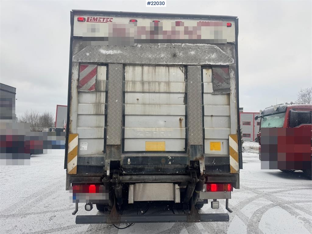 Scania P310 4x2 box truck with full side opening 2005 22030 P310 4x2 box truck with full side opening 2005 1 image 8