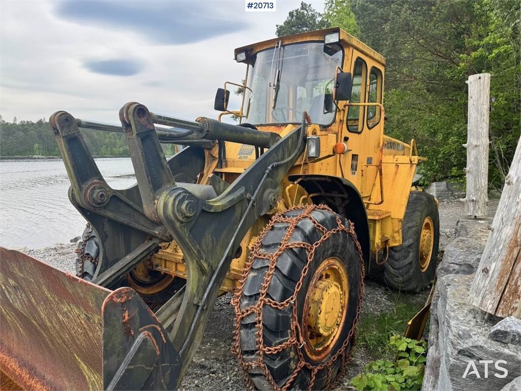 Volvo LM 846 Wheel Loader w/ Bucket. Partially Rep. Obje 1974 20713 LM 846 Wheel Loader w/ Bucket. Partially Rep. Obje 197...