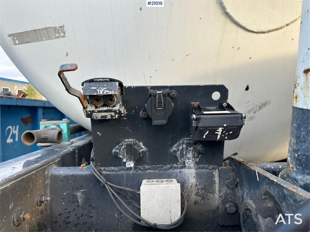 Spitzer silo trailer, 3-axle bulk trailer. 1996 21619 SPITZER silo trailer, 3-axle bulk trailer. 1996 1 image 8